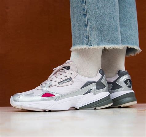 adidas falcon og